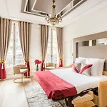 Merveil Luxury Suite - Martin VII - Museum View